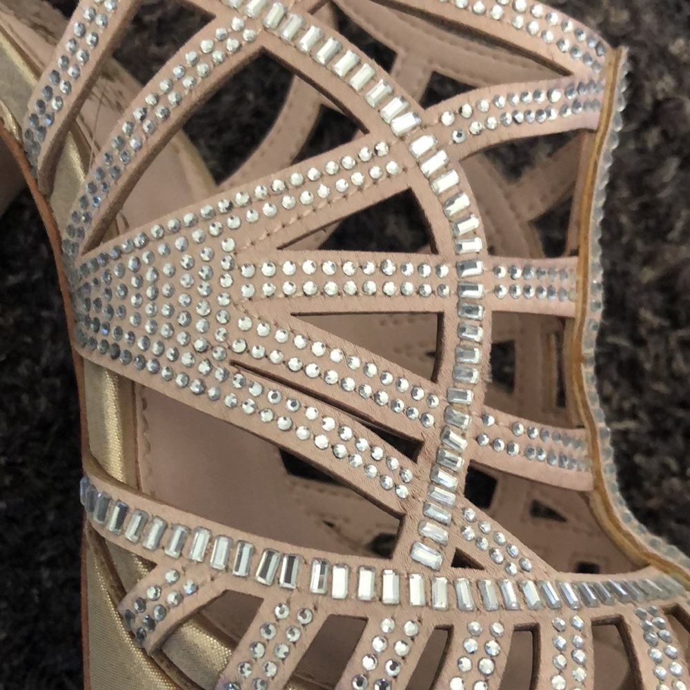 Vince Camuto champagne sparkle heels! 5.5 - Picture 3 of 3